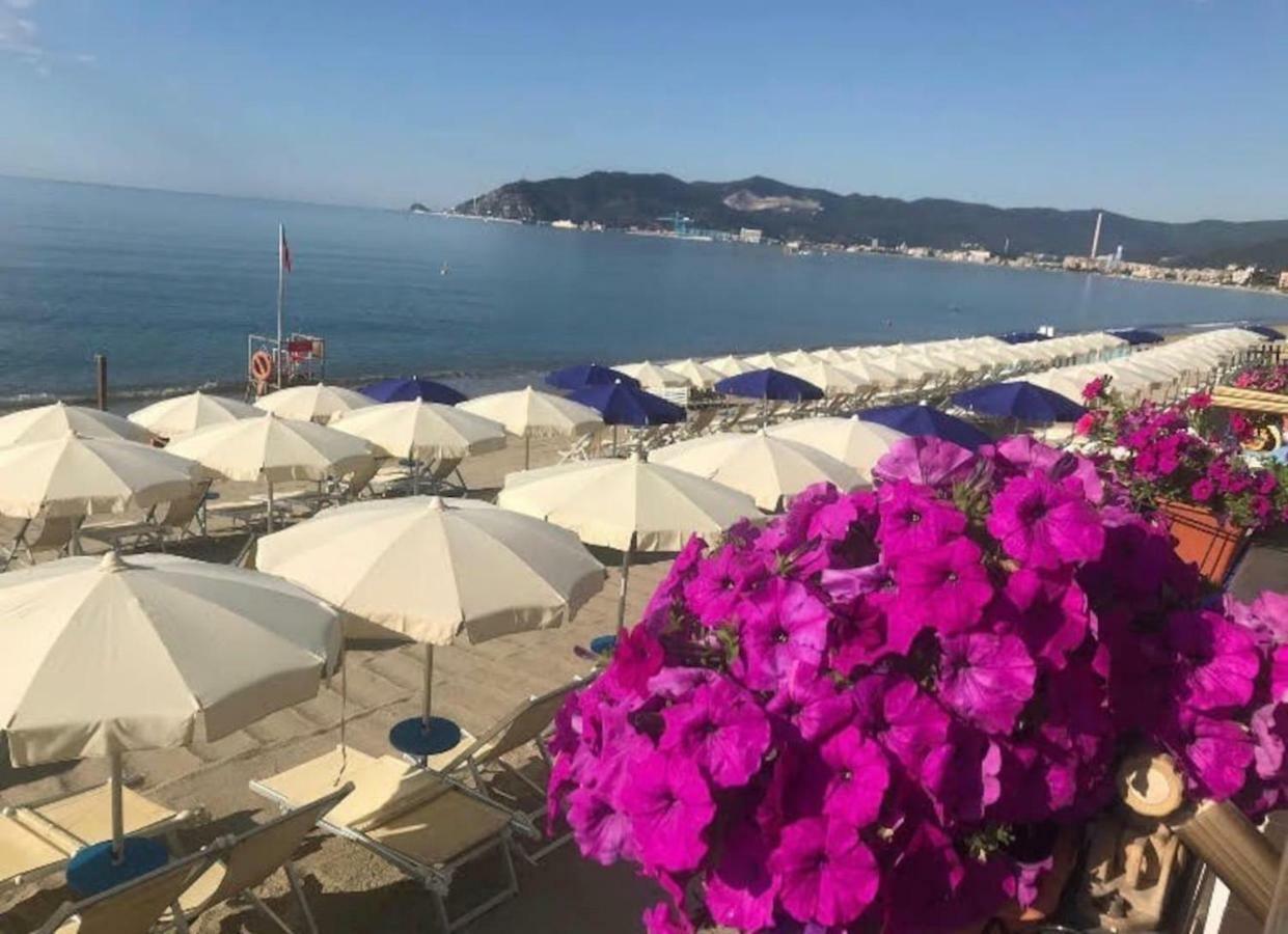Violamare Савона Екстер'єр фото